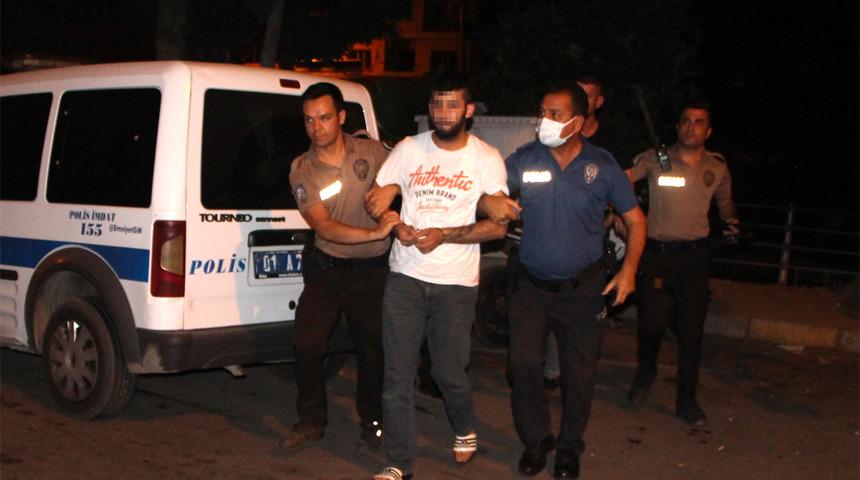 Bekçilerin durdurduğu otomobilden 2 ruhsatsız tabanca çıktı