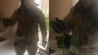 Avcılar'da yılan paniği! Eve giren yılanı itfaiye eri yakaladı