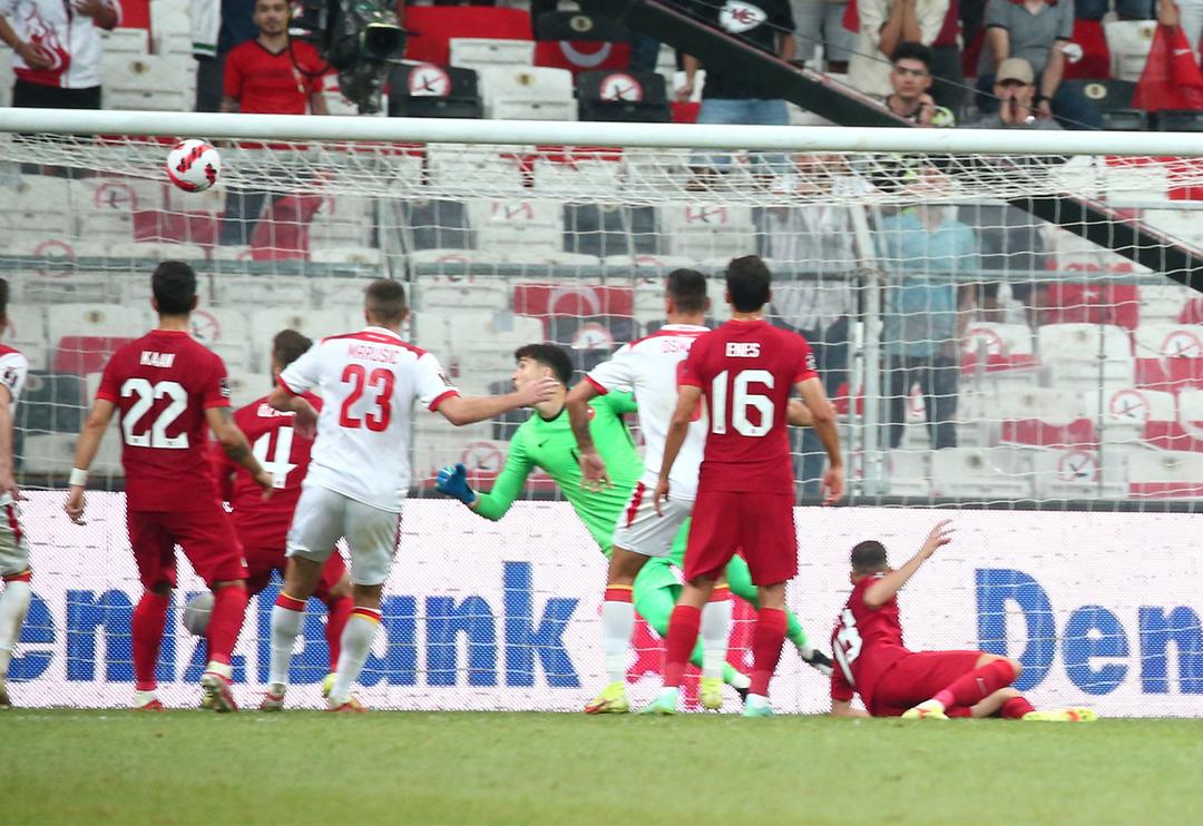 Altay Bayındır'ın ısrarı kameralara yansıdı