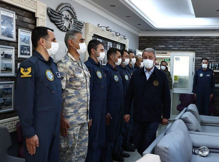 Milli Savunma Bakanı Akar, 'Koca Yusuf'un kokpitinde! G4