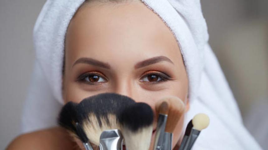 Güzel bir makyaj için hangi fırçalar tercih edilmeli?