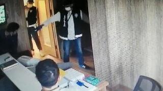 Bu görüntüleri ilk kez izleyeceksiniz! Polis yelekli soygunda yeni gelişme