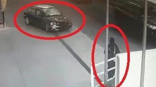 Polisten kaçan iki kişi genç kadına çarptı