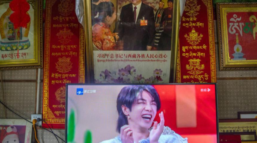 Çin, 'kız gibi' görünen erkeklerin televizyonda görünmesini yasakladı