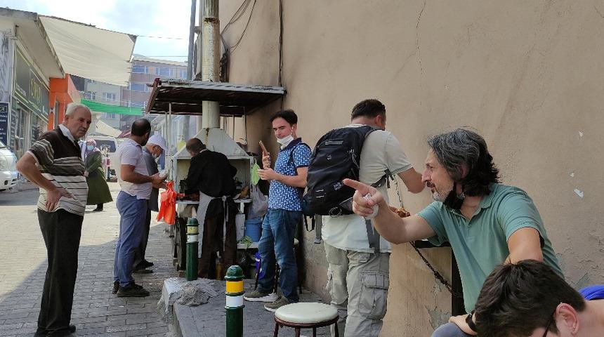 Bursalı seyyar köftecide her saat sıra var: Lezzetini bilen geliyor