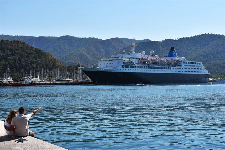 Bahama bayraklı "Blue Sapphire" 446 yolcusuyla Marmaris'e geldi G1