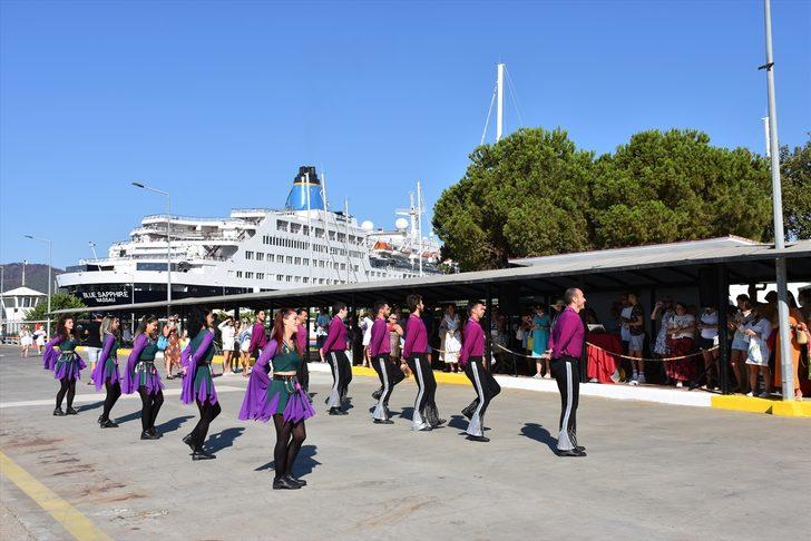 Bahama bayraklı "Blue Sapphire" 446 yolcusuyla Marmaris'e geldi G5