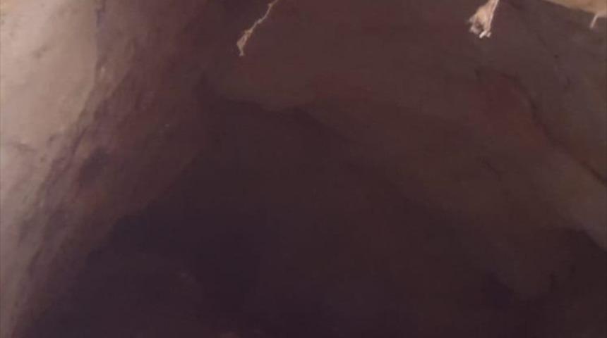 Bahçesinde foseptik çukuru kazarken Orta Çağ'a ait tünel buldu