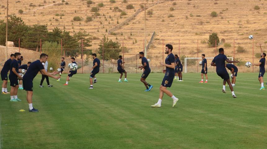 Yeni Malatyaspor’da 7 futbolcu kiralık gönderildi