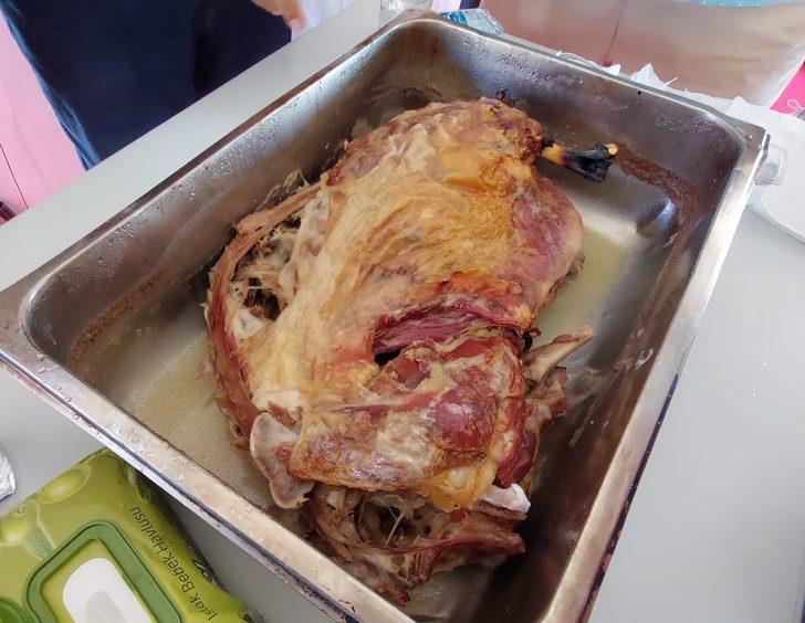 Yarışma için 2 gün aç kaldılar, 10 kiloluk oğlağı 4 dakikada yediler G2