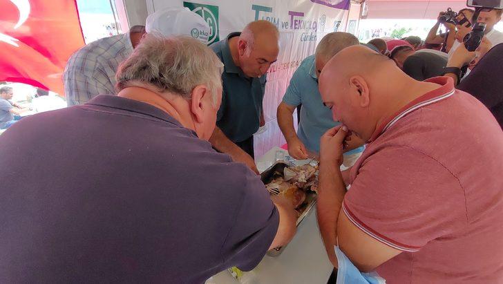 Yarışma için 2 gün aç kaldılar, 10 kiloluk oğlağı 4 dakikada yediler G3