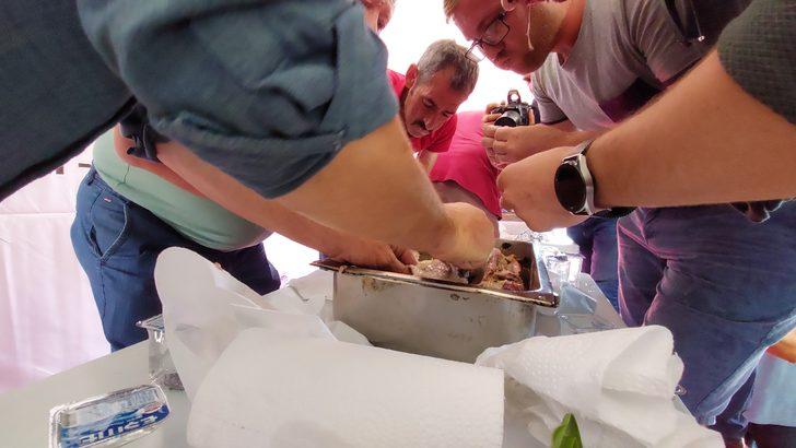 Yarışma için 2 gün aç kaldılar, 10 kiloluk oğlağı 4 dakikada yediler G5