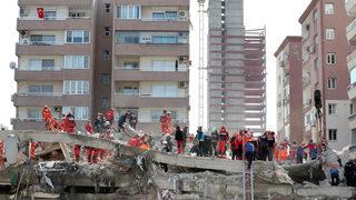 İzmir'deki depremde yıkılan Rıza Bey Apartmanı davasında gergin anlar!