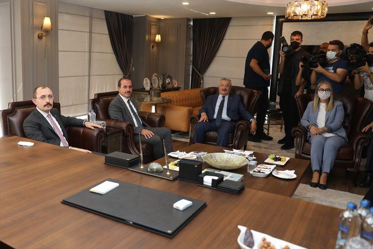 Ticaret Bakanı Mehmet Muş, İzmir’de ziyaretlerde bulundu G3