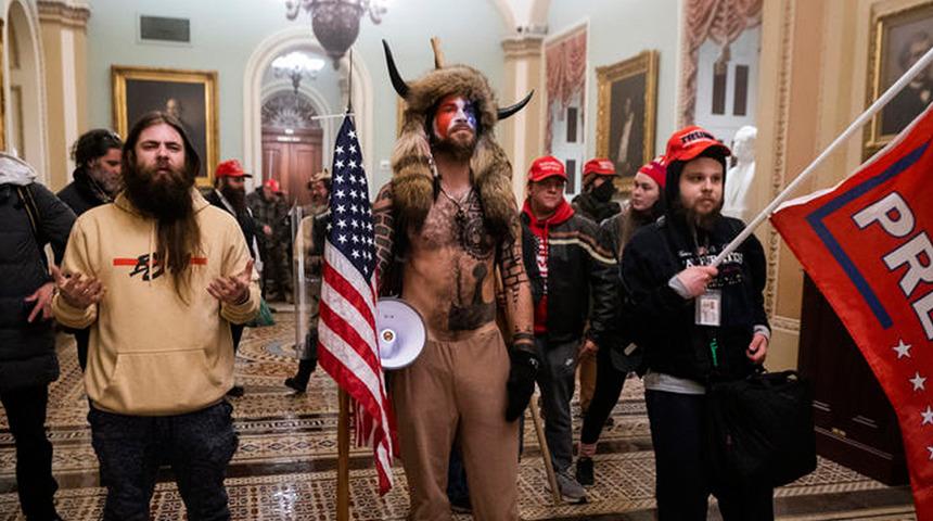 Tüm dünya onu konuşmuştu! 'Boynuzlu adam' mahkemede suçunu kabul etti