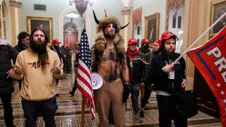 Tüm dünya onu konuşmuştu! 'Boynuzlu adam' mahkemede suçunu kabul etti