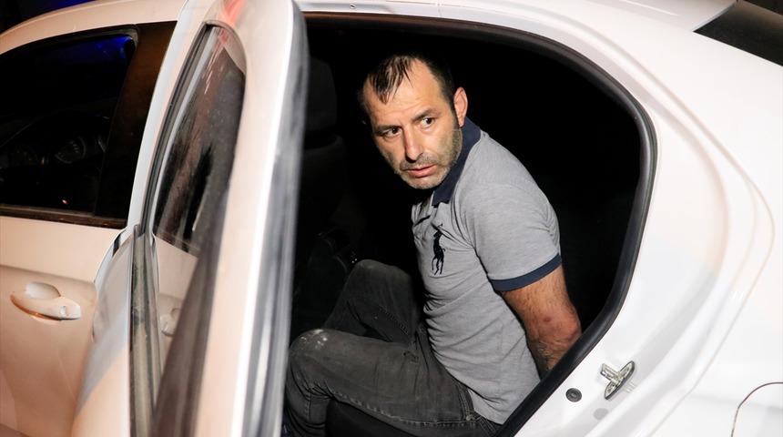 Adana'da polisin "Dur" ihtarına uymayan otomobil sürücüsü kovalamaca sonucu yakalandı