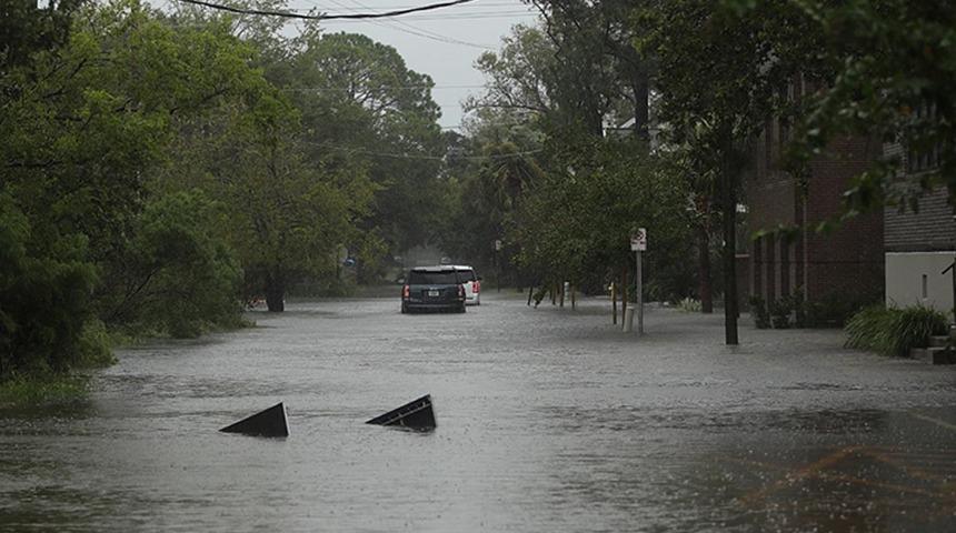Ida Kasırgası Louisiana'da hayatı felç etti! Kuyruklar oluştu