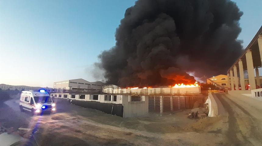 Silivri’de fabrikada yangın