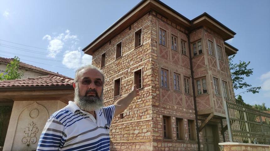 Bu köye gelen misafirler milyonluk konakta ücretsiz kalıyor