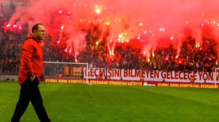 Fatih Terim'e s&uuml;rpriz kutlama