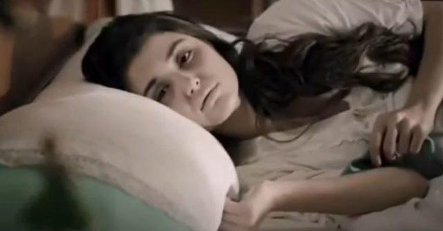 Hande Erçel’in yataktaki görüntüleri ortaya çıktı! Yıllar önce çekilmiş 1