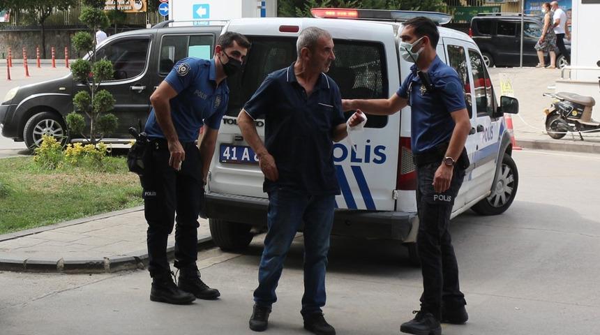 Baba ve oğul alkol masasında tartışınca birbirini bıçakladı