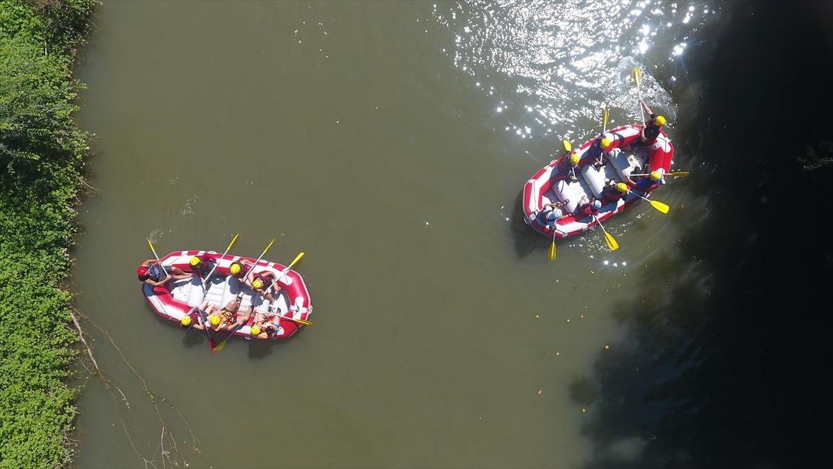 Rafting tutkunları Melen &Ccedil;ayı'nda adrenalin depoluyor