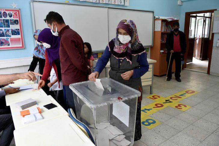 Gümüşhane'den ayrılmak isteyen 2 köyde yapılan referandum "evet" yönünde sonuçlandı G1