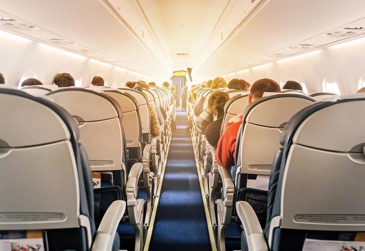 Moskova - Antalya uçağında hareketli dakikalar! Gözaltına alındı, yolcular alkışladı
