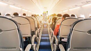 Moskova - Antalya uçağında hareketli dakikalar! Gözaltına alındı, yolcular alkışladı