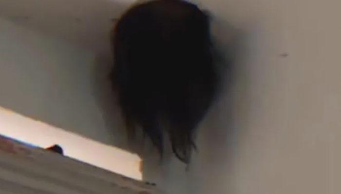 Çinli çocuğun kafası tavandaki deliğe sıkıştı! Gören, korku filmi sandı