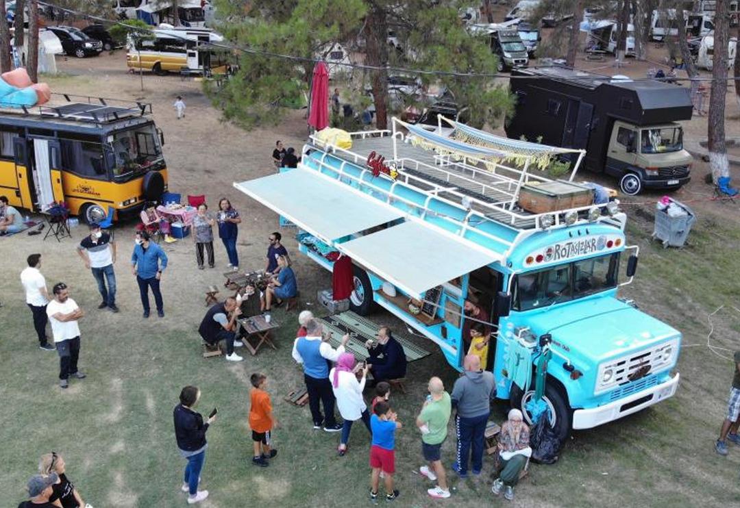 G&ouml;ren fotoğraf &ccedil;ektiriyor! Hem tatil yapıyor hem para kazanıyor