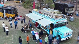 Gören fotoğraf çektiriyor! Hem tatil yapıyor hem para kazanıyor