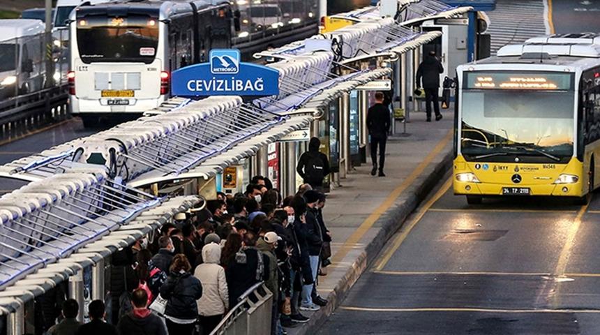 İBB duyurdu! Yarından itibaren toplu taşımada seferler artıyor