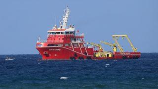 Hatay açıklarında Suriye kaynaklı petrol sızıntısına ilişkin temizlik çalışmaları sürüyor