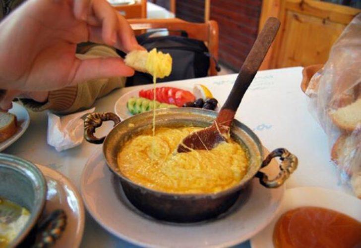 Pazar kahvaltısında kuymak yenir mi? Kuymak yemek tarifi ve malzemeleri... G1