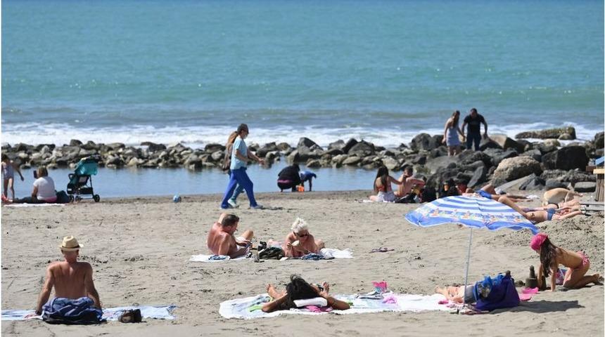 Covid: İtalya'da plajda drone ile ateş &ouml;l&ccedil;me planı, tepkiler &uuml;zerine iptal edildi