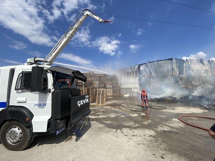 GÜNCELLEME - Sakarya'da geri dönüşüm fabrikasında çıkan ve palet üretim tesisine sıçrayan yangın söndürüldü G2