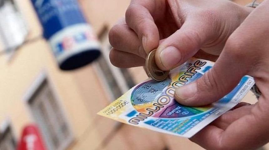 İtalya'da 500 bin euro çıkan kazı-kazanı alıp kaçan bayi işletmecisi Kanarya Adaları'na kaçarken yakalandı