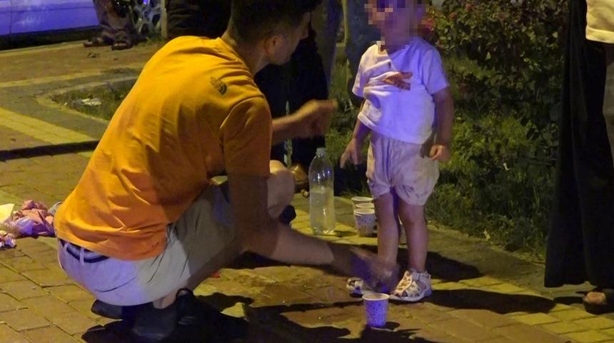 Kaza sonrası oğlunun &uuml;zerindeki kanı suyla temizledi