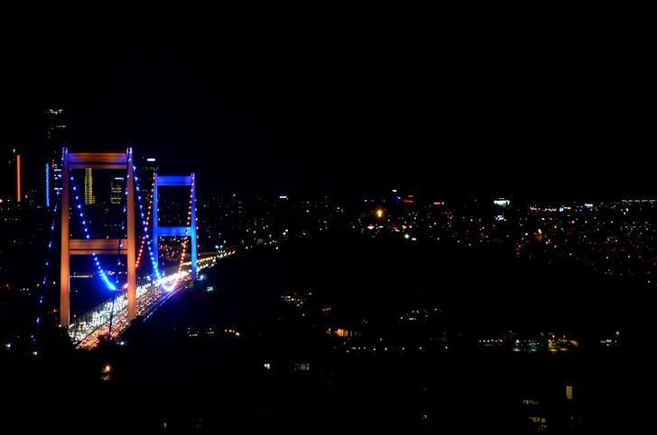 Fatih Sultan Mehmet Köprüsü Omurilik Felçlileri Günü'ne dikkati çekmek için ışıklandırıldı G2