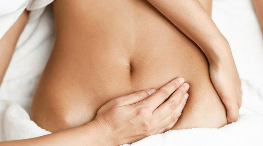 Göbek fıtığı neden oluşur, belirtileri ve tedavisi nedir? Şişlik yattığınızda kayboluyorsa...