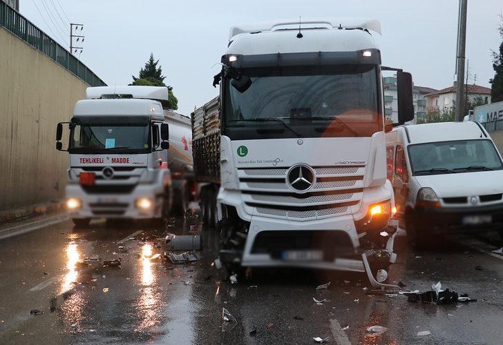 Kocaeli'nde feci kaza! 17 araç birbirine girdi G1