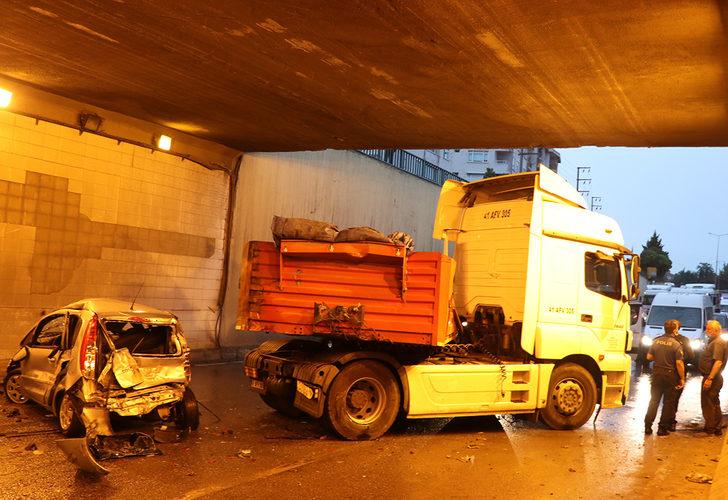 Kocaeli'nde feci kaza! 17 araç birbirine girdi G3