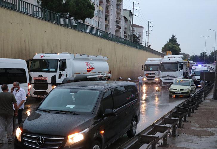Kocaeli'nde feci kaza! 17 araç birbirine girdi G5