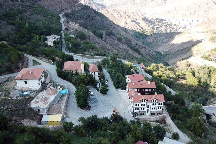 142 yıllık Sarı Mektep’te restorasyon çalışmaları devam ediyor G3