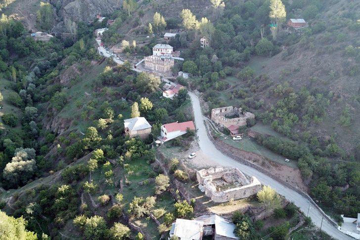 142 yıllık Sarı Mektep’te restorasyon çalışmaları devam ediyor G4