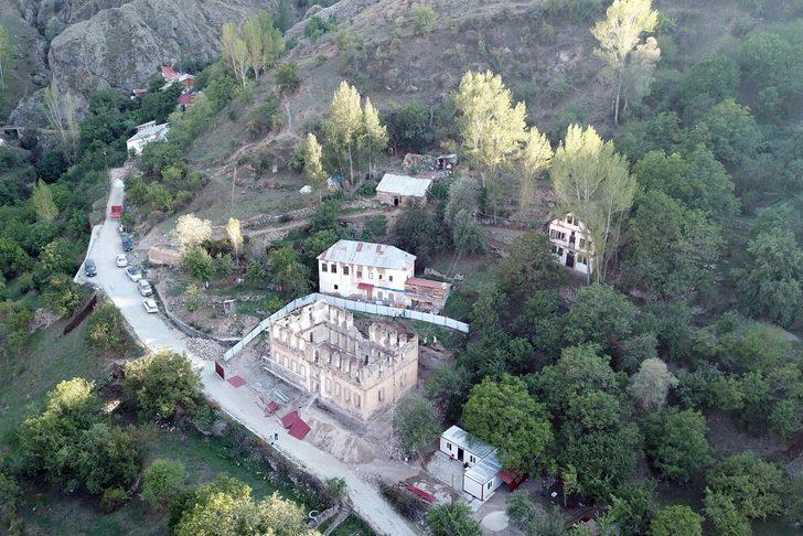 142 yıllık Sarı Mektep’te restorasyon çalışmaları devam ediyor G5