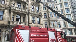 Beyoğlu'nda tarihi otelde yangın paniği
